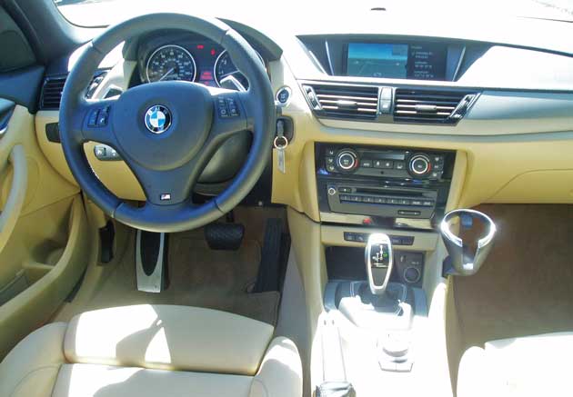2013-BMW-X1-xDrive28i-Dsh
