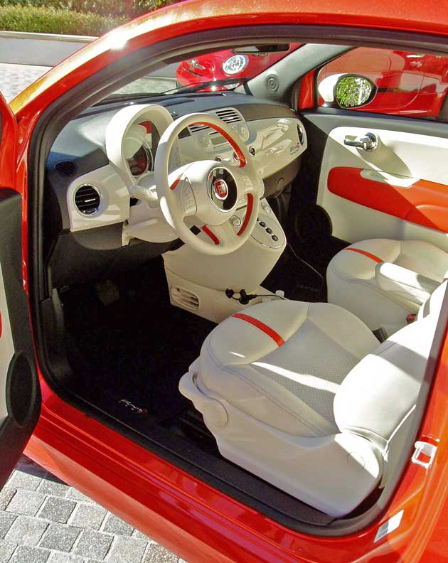 2013-Fiat-500e-Int