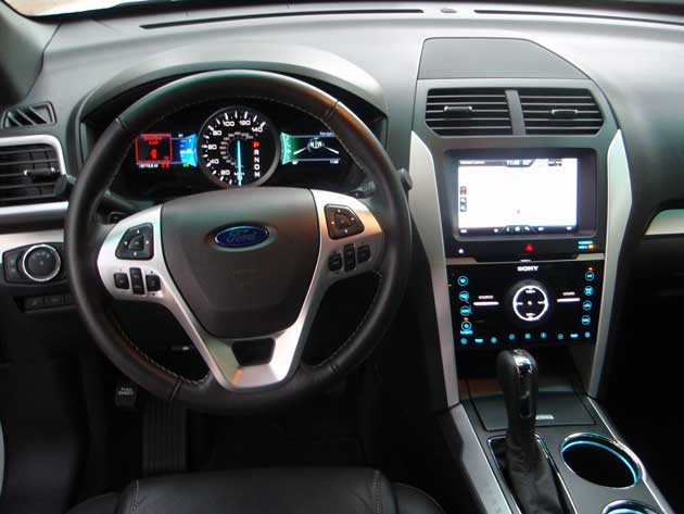 2013-Ford-Explorer-Sport-dash