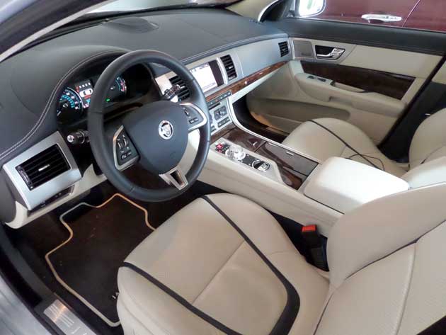 2013-Jaguar-XF-interior