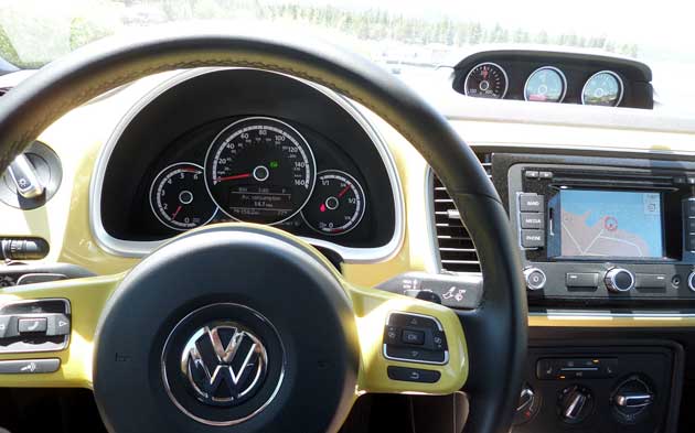 2013-Volkswagen-Beetle-pane
