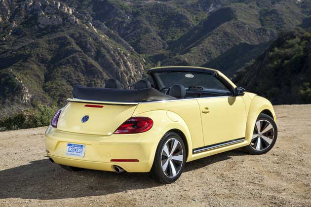 2013-Volkswagen-Beetle-rear