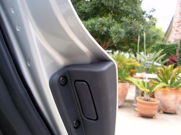 2014 Cadillac ELR door button