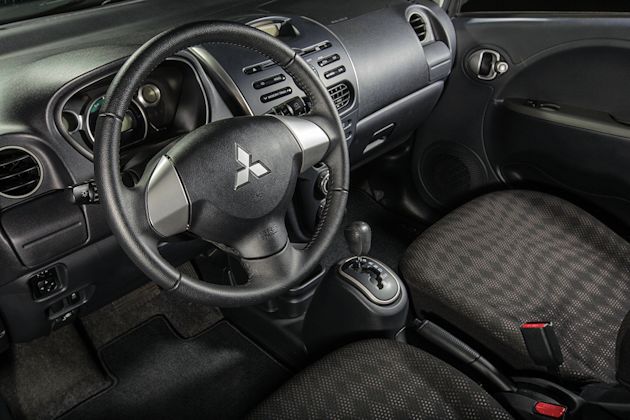 2014 Mitsubishi i-MiEV interior