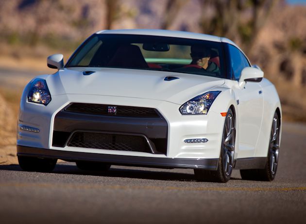 2014 Nissan GT-R front