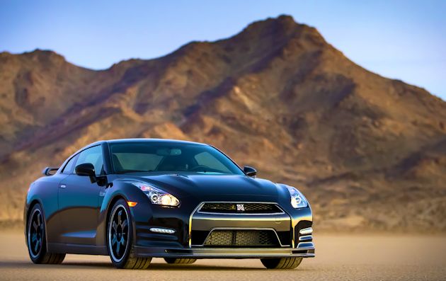 2014 Nissan GT-R frontR