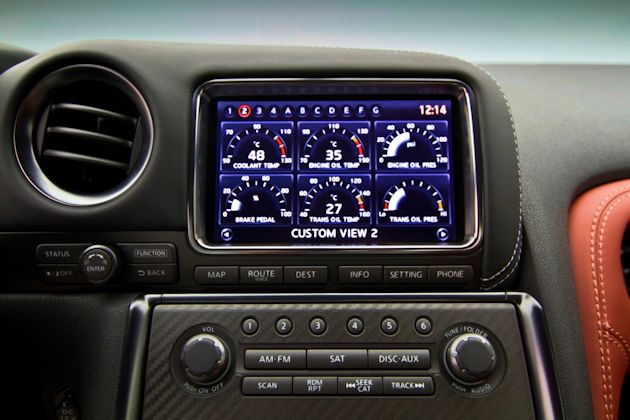 2014 Nissan GT-R screen