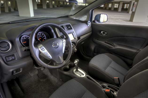 2014-Nissan-Note-interior2