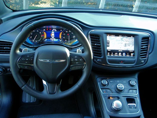 2015 Chrysler 200S dash