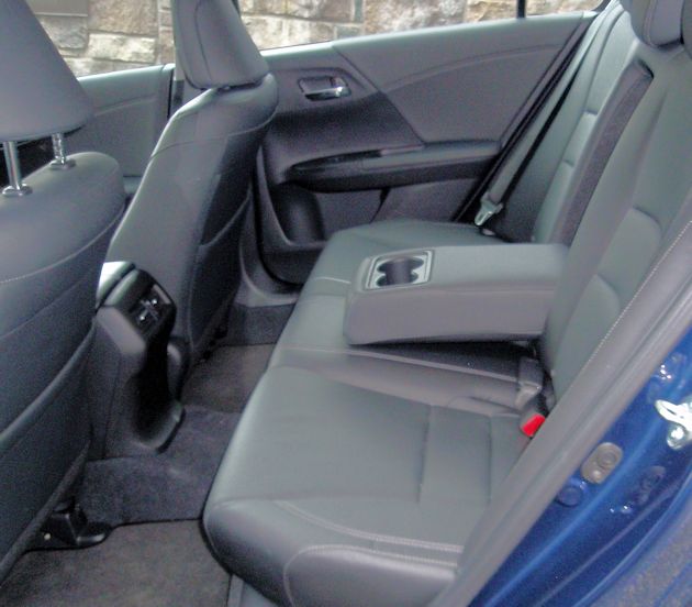 2015 Honda Accord Hybrid rear seat