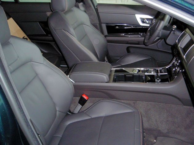 2015 Jaguar XF 3.0 AWD interior