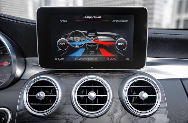 2015 Mercedes-Benz C400 screen