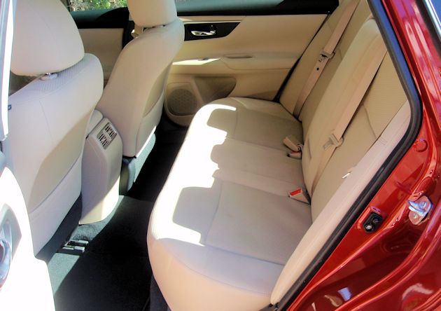 2015 Nissan Altima rear seat