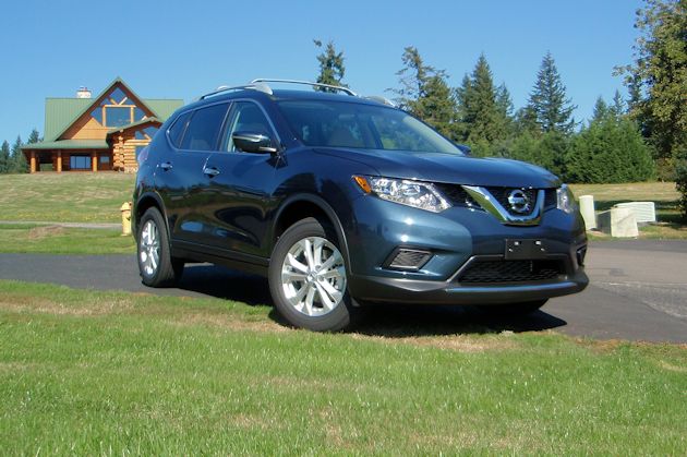 2015 Nissan Rogue front