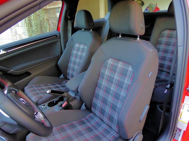 2015 Volkswagen GTI seats