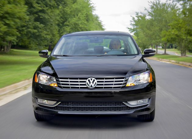 2015 Volkswagen Passat front 1