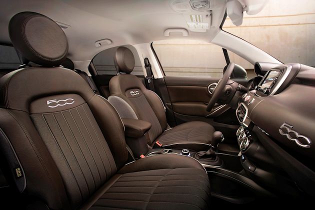 2016 Fiat 500X interior 2