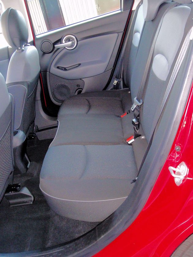 2016 Fiat 500X rear seat