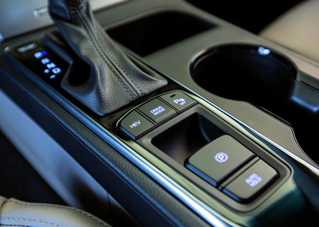 2016 Hyundai Sonata Plug-in center console
