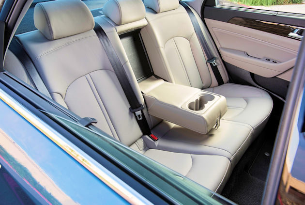 2016 Hyundai Sonata Plug-in rear seat