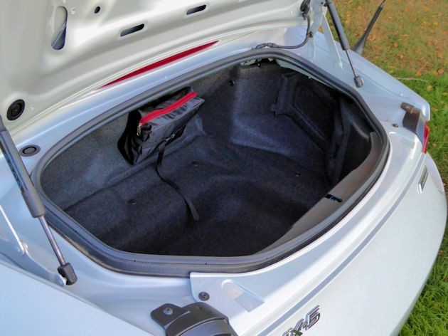 2016 Mazda MX-5 trunk