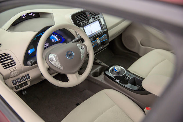 2016 Nissan Leaf interior
