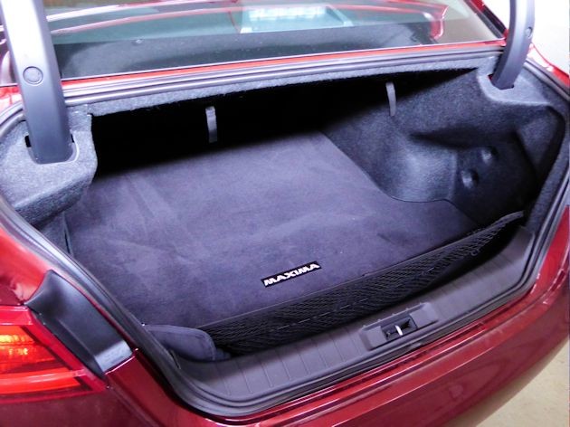2016 Nissan Maxima trunk