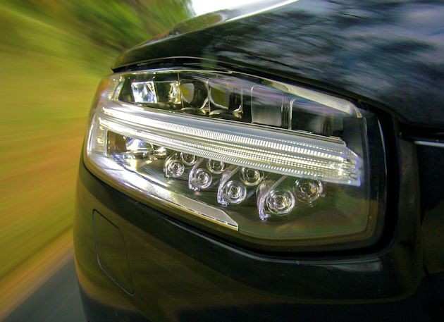 2016 Volvo XC90 headlight