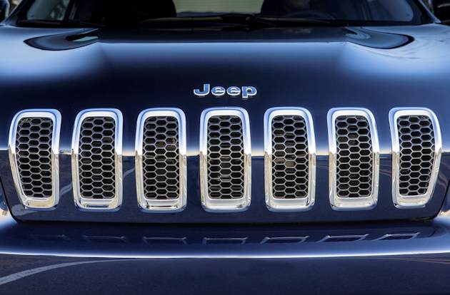 2586 Jeep Cherokee grille
