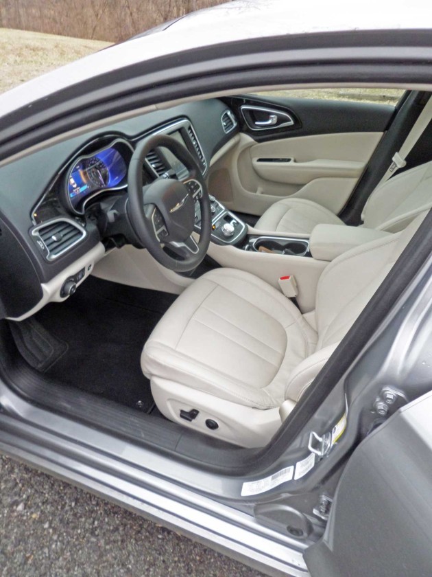 Chrysler-200-Interior