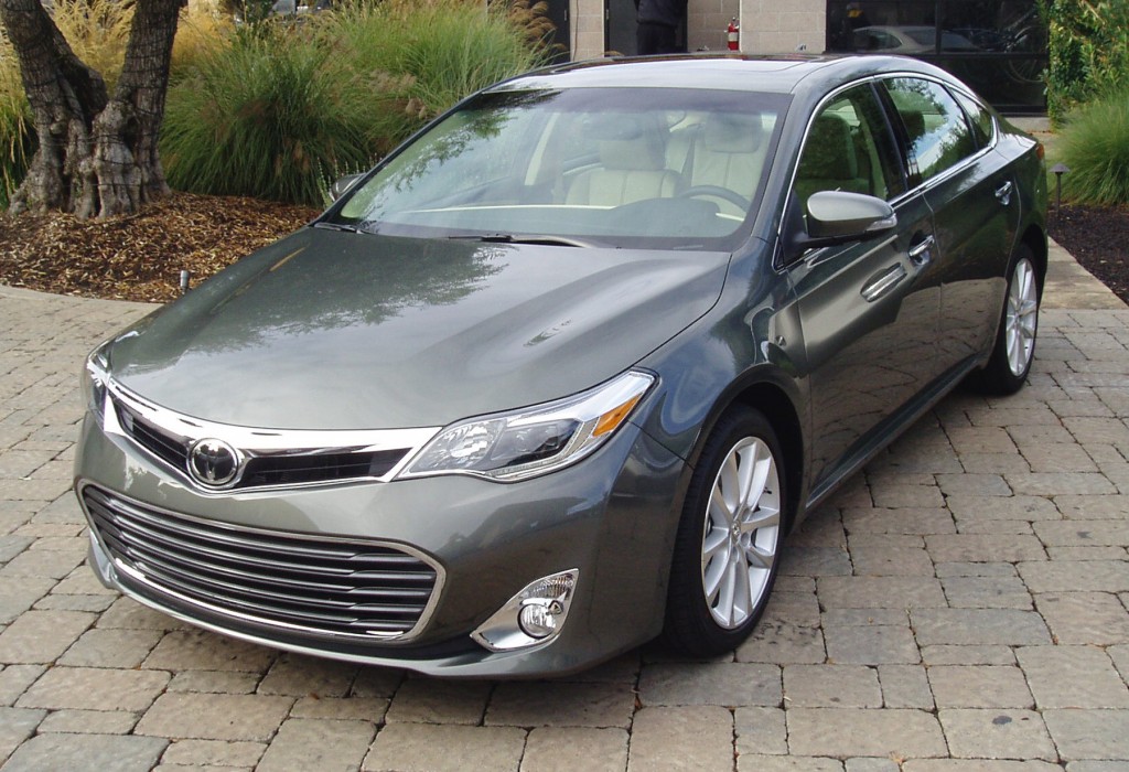2013 Toyota Avalon - Front view