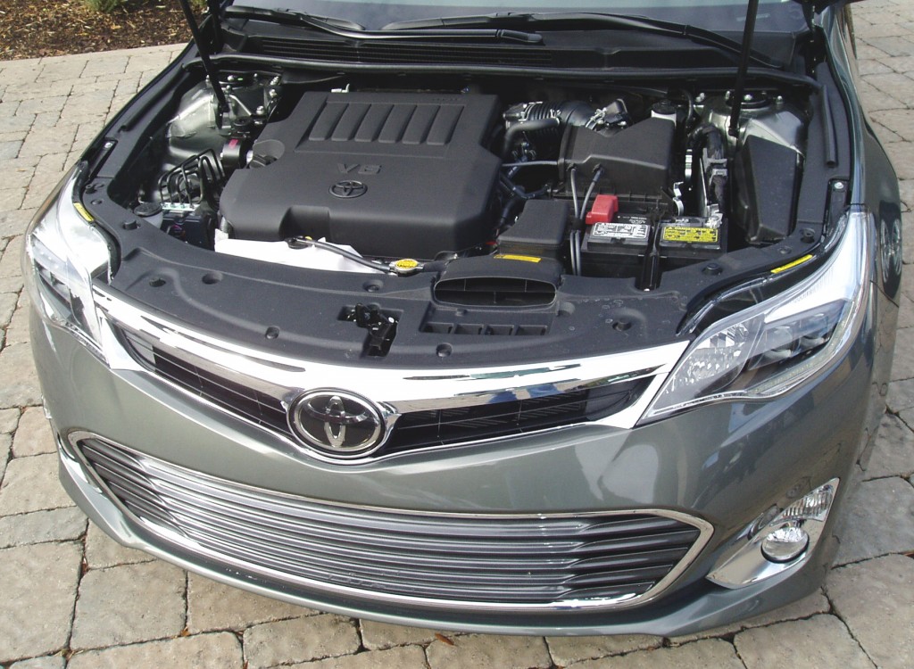 2013 Toyota Avalon - Engine compartment